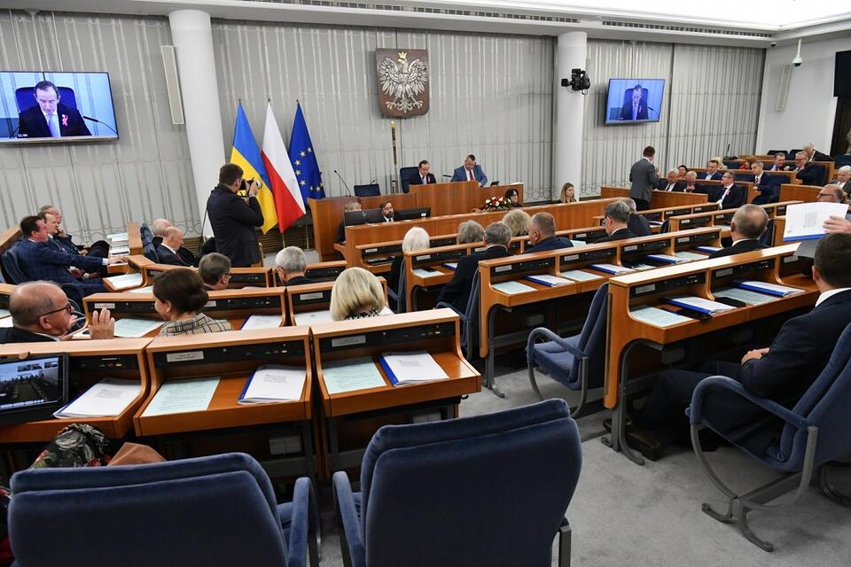 Senatorowie na sali plenarnej Senatu w Warszawie / autor: PAP/Piotr Nowak
