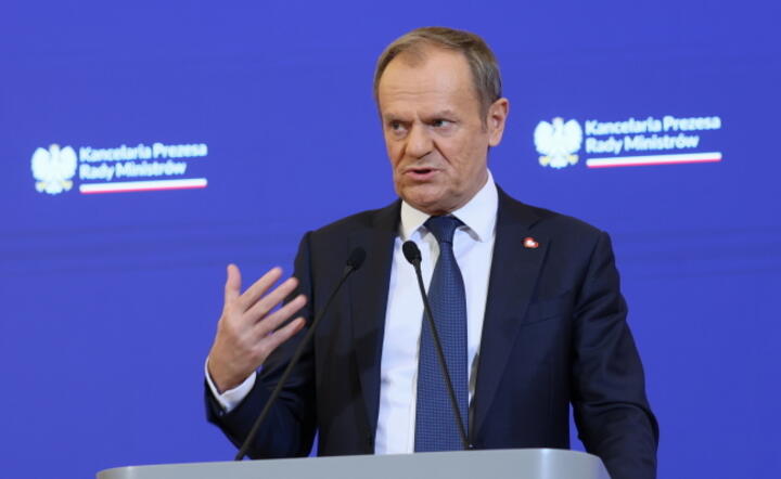 Premier Donald Tusk podczas konferencji prasowej po posiedzeniu rządu / autor: PAP/Leszek Szymański