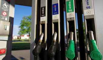 Analitycy: Wyraźny spadek cen paliw