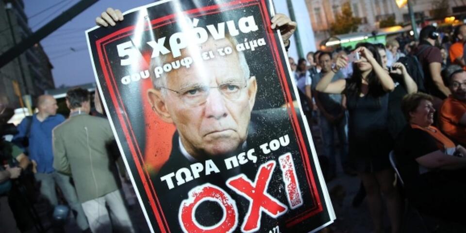 PAP/ EPA: Demonstracja w Atenach. "Zły duch" dla greków: Wolfgang Schäuble - minister finansów Niemiec