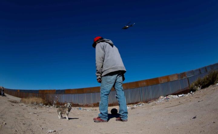 Instniejący już mur na granicy USA z Meksykiem, fot. PAP/EPA/Alejandro Bringas (3)
