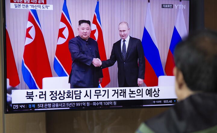 Przywódcy państw Kim Dzong Un i Władimir Putin  / autor: PAP