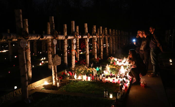 Cmentarz Wojskowy na Powązkach / autor: PAP