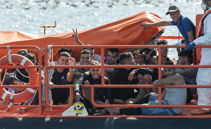Nie tylko Włochy - migranci docierają masowo też do wysp Hiszpanii! / autor: PAP/EPA/Adriel Perdomo