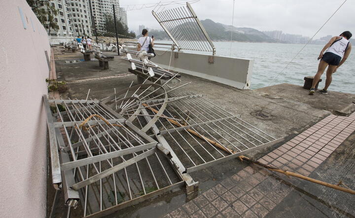 W Hongkongu najpotężniejszy tajfun od 1946 r.