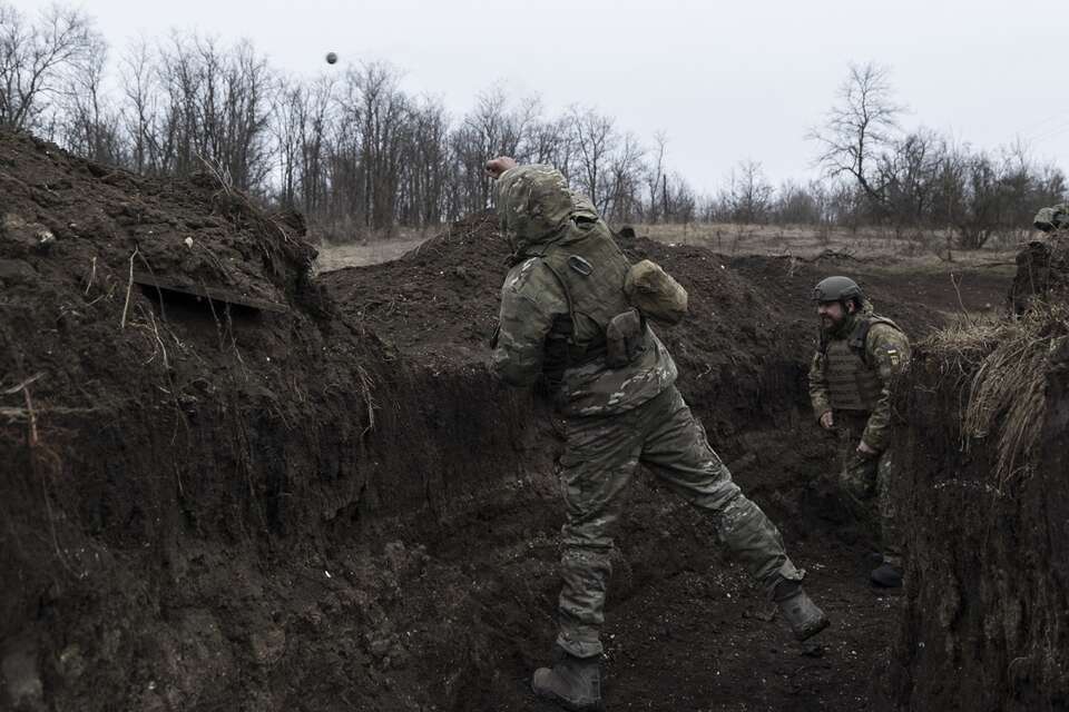 Ćwiczenia żołnierzy z Gwardii Narodowej Ukrainy / autor: PAP/EPA