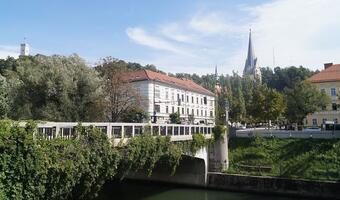 Rząd Słowenii sprzedaje bank