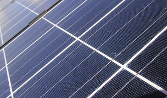 PKN Orlen chce zasilać swoje stacje energią słoneczną. Rusza program pilotażowy