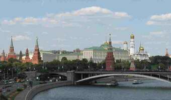Kreml pręży muskuły przed wyborami