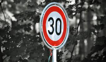 Ograniczenie prędkości w stolicy do 30km/h. „Absurd”