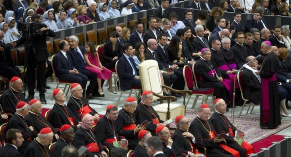 Puste krzesło papieża podczas koncertu. Fot. PAP/EPA