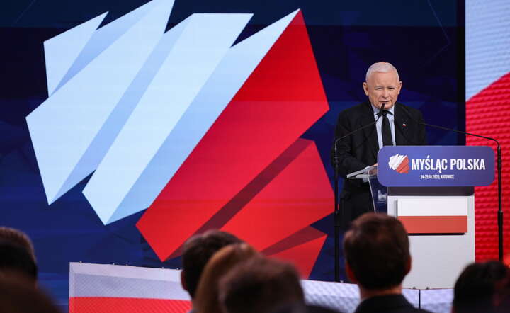 Prezes PiS Jarosław Kaczyński podczas wystąpienia programowego w trakcie drugiego dnia konwencji programowej Prawa i Sprawiedliwości / autor: PAP/Art Service