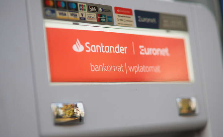 Bank Santander poinformował, że monitoring wykrył przestępcze transakcje przy użyciu kart płatniczych klientów / autor: PAP/Leszek Szymański