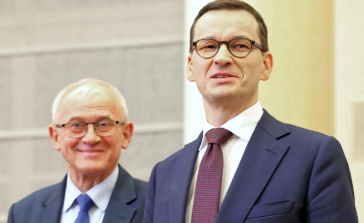 Premier Mateusz Morawiecki (P) i minister energii Krzysztof Trzórzewski (L) 21 grudnia podczas konferencji prasowej nt. cen energii / autor: fot. PAP/Leszek Szymański