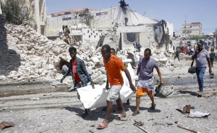 zamach pod lotniskiem w stolicy Somalii, Mogadishu / autor: The Associated Press/Twitter