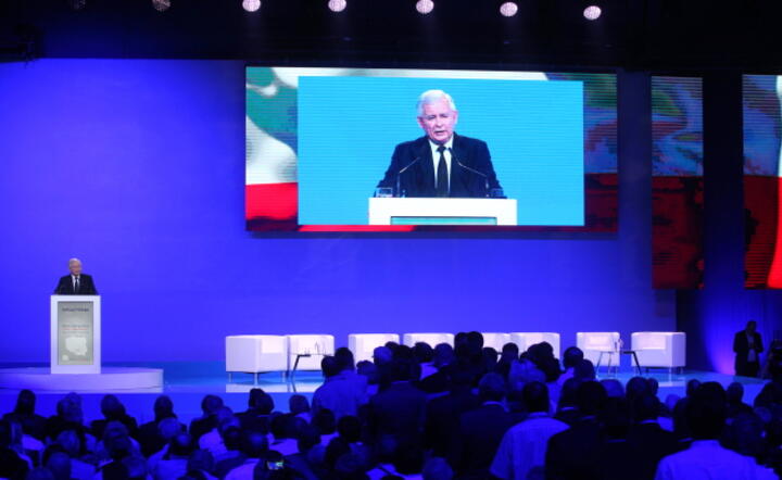 Prezes PiS Jarosław Kaczyński przemawia na otwarciu konwencji programowej w Katowicach fot. PAP / Andrzej Grygiel