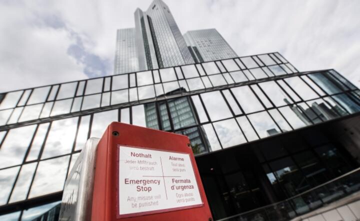 Siedziba centrali Deutsche Banku we Frankfurcie nad Menem, fot. PAP/EPA/BORIS ROESSLER