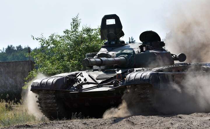 Czołg T-72 produkcji rosyjskiej na poligonie. ZDJĘCIE ILUSTRACYJNE / autor: Pixabay