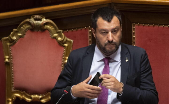 Wicepremier Włoch Matteo Salvini zapewnia, że finansowanie jego partii jest przejrzyste, a zarzuty o przyjmowaniu pieniędzy od Rosjan - bezpodstawne / autor: PAP/EPA/Claudio Peri