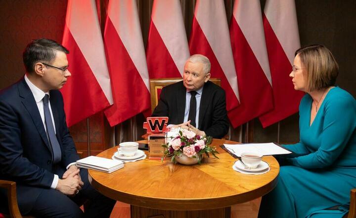 Michał Karnowski, premier Jarosław Kaczyński, Dorota Łosiewicz  / autor: Fratria