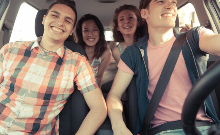 Wspólne przejazdy (carpooling) – kiedy kierowca musi zapłacić podatek?