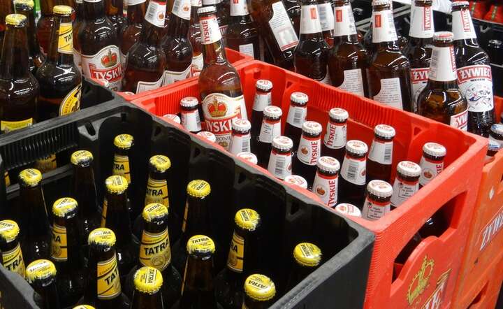 Z pięciu browarów w Polsce Grupa Żywiec, należąca Heinekena, zostawia trzy: Żywiec, Warkę i Elbląg / autor: Fratria