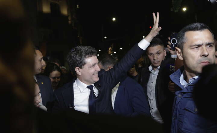 Nicusor Dan może wygrać wybory prezydenckie w Rumunii / autor: PAP/EPA/ROBERT GHEMENT