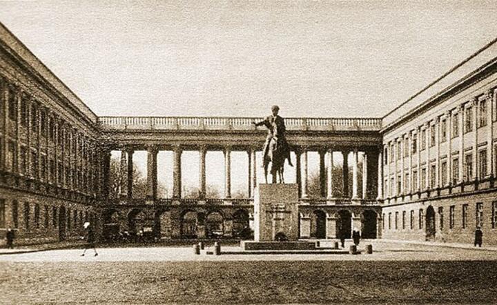 Pałac Saski w Warszawie, 1930 / autor: https://commons.wikimedia.org/w/index.php?curid=1514113