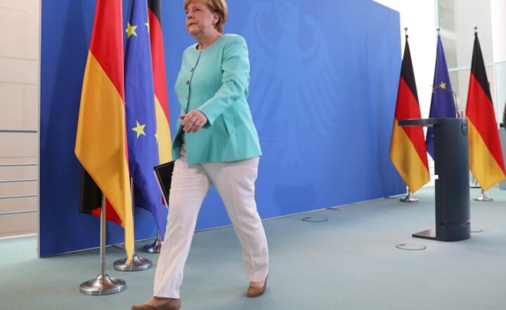 Kanclerz Angela Merkel po konferencji w Urzędzie Kanclerskim 24 czerwca o skutkach Brexitu, fot. PAP/EPA/KAY NIETFELD