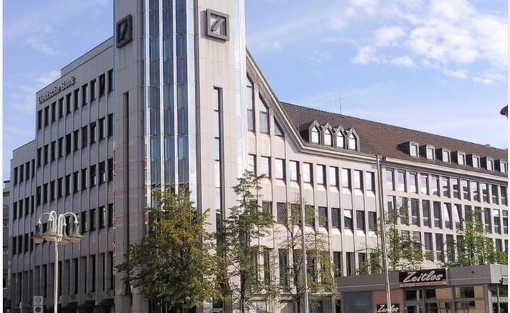 Deutsche Bank brzytwy się chwyta