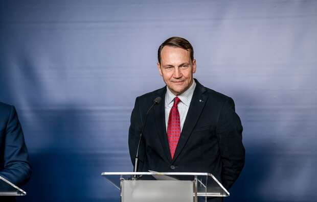 Wicepremier i szef MSZ Radosław Sikorski / autor: Fratria