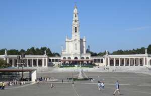 Fatima to jedno z najpopularniejszych miejsc pielgrzymkowych na świecie / autor: Pixabay