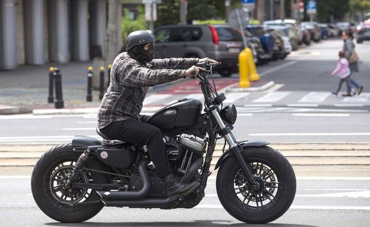 Dane sugerują, że 2025 r. może być rekordowy pod względem rejestracji nowych aut osobowych, a także motocykli / autor: Fratria / AW