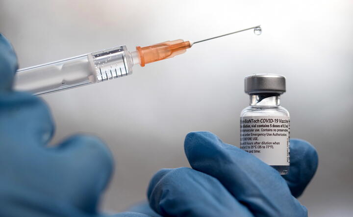 szczepionka przeciw Covid-19 / autor: fotoserwis PAP