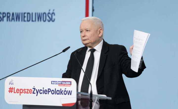 Prezes PiS Jarosław Kaczyński podczas konferencji prasowej / autor: PAP/Tomasz Gzell