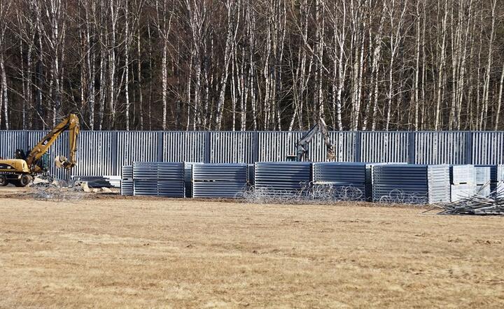 Budowa zapory na granicy z Białorusią, marzec 2022 r.  / autor: Fratria / MK