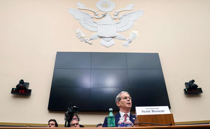 Sekretarz Skarbu USA Scott Bessent / autor: PAP/EPA/WILL OLIVER