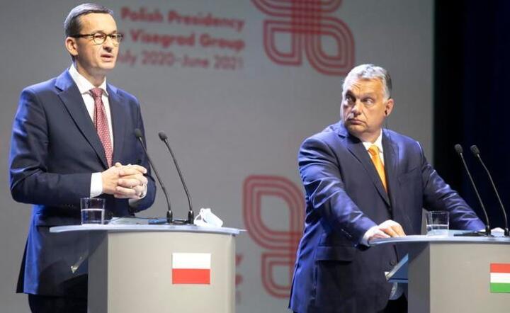 Premier Mateusz Morawiecki (L) i premier Viktor Orban (P) po szczycie V4 w Lublinie  / autor: PAP