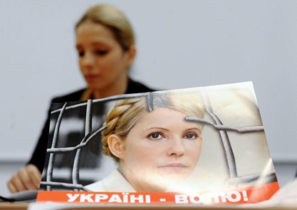 Córka Julii Tymoszenko opowiada o traktowaniu jej matki na konferencji w Pradze.  Fot. PAP/EPA