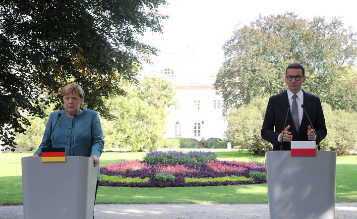 Prezes Rady Ministrów Mateusz Morawiecki (P) oraz kanclerz Republiki Federalnej Niemiec Angela Merkel  / autor: PAP/Wojciech Olkuśnik