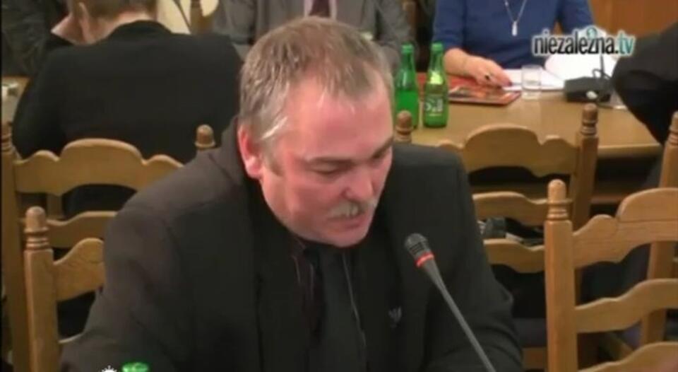 Stanisław Zagrodzki w czasie posiedzenia zespołu parlamentarnego wyjaśniającego katastrofę smoleńską. Fot. youtube