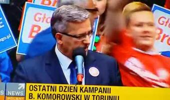 Komorowski zmasakrowany w Toruniu: Chłopak krzyczący "WSI!" przerwał jego wystąpienie ZOBACZ FILM