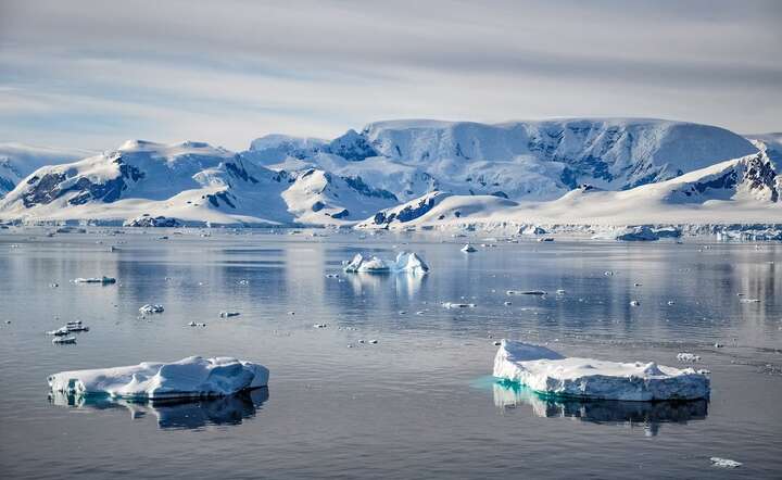 Czy mikrocząstki opuszczają wody wokół Antarktydy? / autor: Pixabay