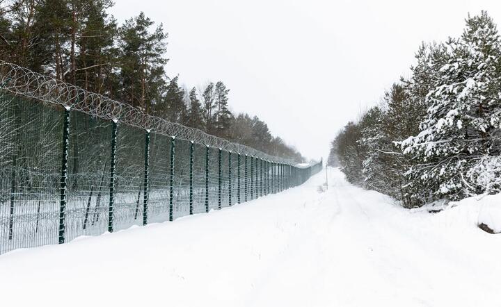 Granica litewsko-bialoruska, okolice Solecznik. Mur na granicy / autor: fot. Fratria