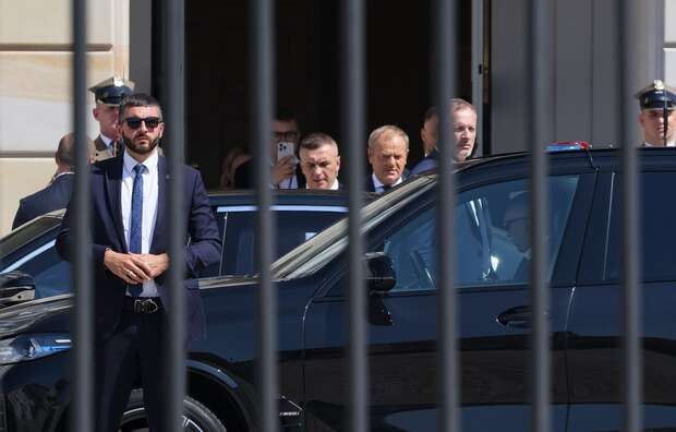 Donald Tusk opuszcza Pałac Prezydencki / autor: PAP/Paweł Supernak