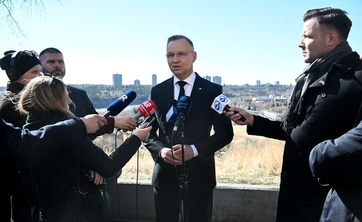 Prezydent Andrzej Duda podczas konferencji prasowej w Edmonton / autor: PAP/Radek Pietruszka