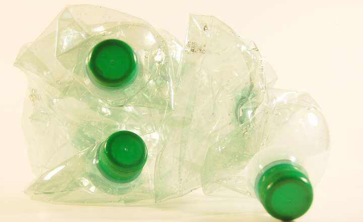 Naukowcy opracowali nowatorski i stosunkowo niedrogi proces rozkładu plastiku / autor: Pixabay