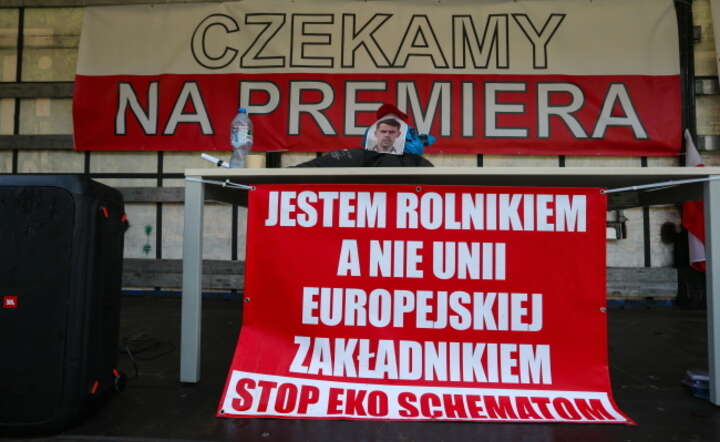 Transparent jednej z rolniczych blokad / autor: PAP/ Lech Muszyński