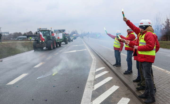 Protest rolników na drodze dojazdowej do lotniska w Pyrzowicach (Śląsk), 23 lutego / autor: PAP/Michał Meissner