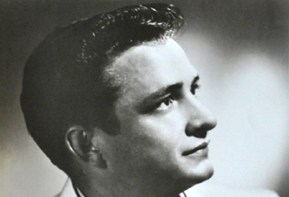 Fot. Johnny Cash Promotional Photo for Sun Records (1955)/Wikimedia Commons
